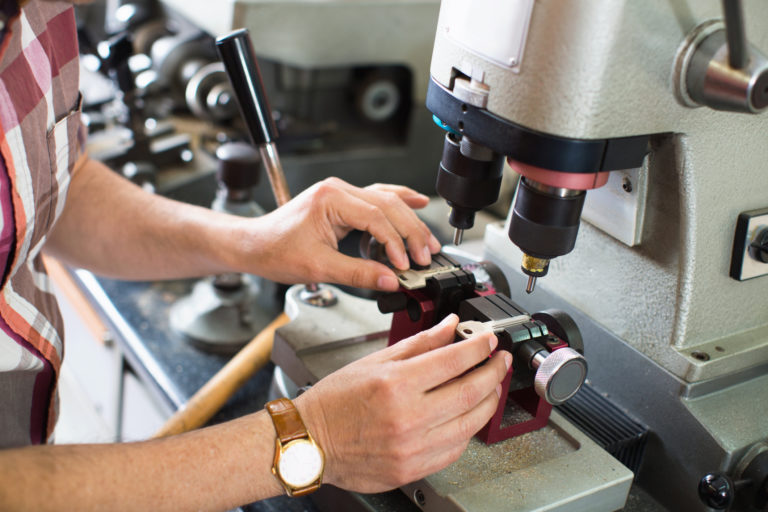 fixing keys with machine emergency locksmith in fairlawn, oh.